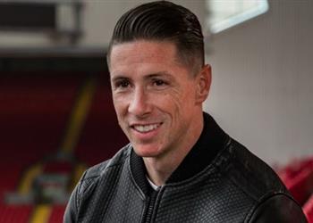 توريس يغازل جماهير ليفربول قبل مواجهة أساطير برشلونة