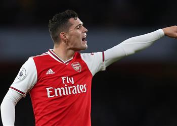 لاعبو آرسنال يدعمون تشاكا بعد تصرفه الغاضب ضد جماهير النادي