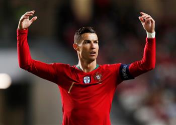 رونالدو يرسل هدية مميزة إلى لاعبات منتخب البرتغال تحت سن 17 عام ا