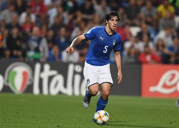 مانشستر يونايتد يدخل الصراع على بيرلو الجديد