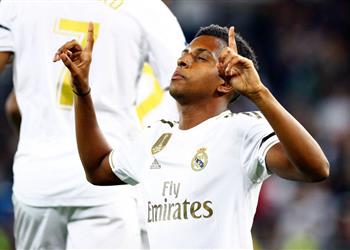 ريفالدو يوضح الفارق بين فينيسيوس ورودريجو مع ريال مدريد