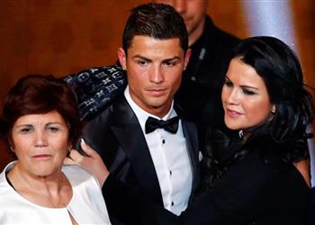 والدة رونالدو لولا مافيا كرة القدم لتوج نجلي بكرات ذهبية أكثر