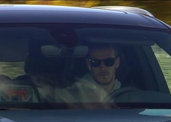 جاريث بيل مهدد بالغرامة المالية بسبب سماعات الأذن