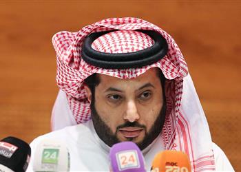 تركي آل الشيخ يصل مصر بعد الصلح مع الأهلي