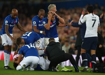 بوتشيتينو يروي كيف تعامل لاعبو إيفرتون مع الم دمر سون هيونج بعد تسببه في إصابة أندريه جوميز