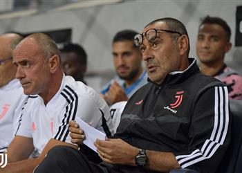 ماوريسيو ساري يدرس الدفع بـ دوجلاس كوستا في مركز جديد