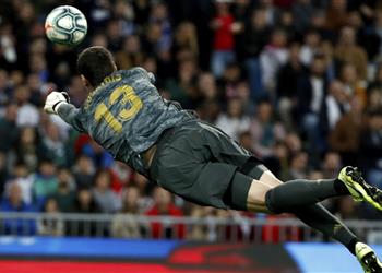 كورتوا يحقق رقم ا قياسي ا مع ريال مدريد بعد التعادل مع ريال بيتيس