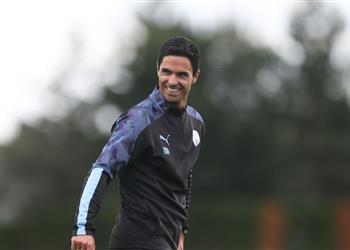 آرسنال يفكر في إعادة التفاوض مع أرتيتا لخلافة إيمري