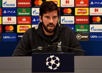 أليسون لا نفكر في مباراة مانشستر سيتي الآن وي علق على إصابة أندريه جوميز