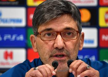 مدرب جينك يحذر ليفربول قبل مباراة دوري الأبطال لا نتواجد هنا لالتقاط الصور