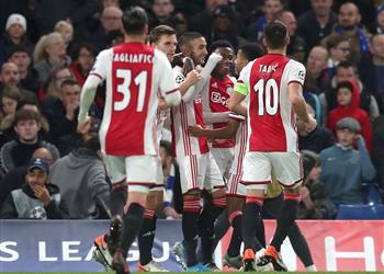 بالفيديو يويفا يحتسب هدف حكيم زياش الخرافي لـ كيبا حارس تشيلسي