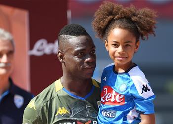 فيديو بالوتيلي العنصرية يمارسها بعض الحمقى والأغبياء وابنتي شاهدت ما حدث أمام فيرونا