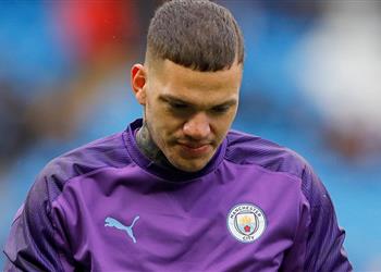 جوارديولا يتحدث عن إمكانية مشاركة إيدرسون أمام ليفربول بعد إصابته خلال مواجهة أتالانتا