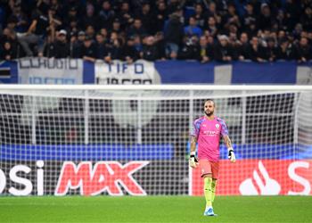 ميندي لكايل ووكر بعد حراسته مرمى مانشستر سيتي أمام أتالانتا شكر ا لتصدي الركلة الحرة