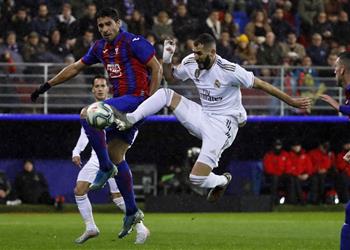 بالفيديو ريال مدريد يرتقي لصدارة الدوري الإسباني برباعية في إيبار