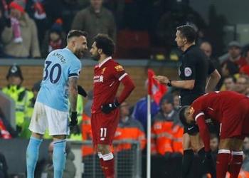 محمد صلاح يغادر مباراة ليفربول ومانشستر سيتي قبل دقائق من صافرة النهاية