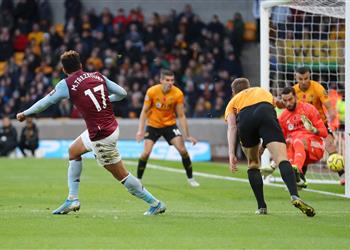 أستون فيلا يشيد بهدف تريزيجيه رغم الهزيمة أمام وولفرهامبتون في الدوري الإنجليزي