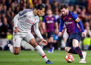 لاعب ليفربول السابق فان دايك يستحق الفوز بالكرة الذهبية على حساب ميسي