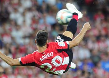 مشجع لأتلتيك بلباو يفوز بقميص أدوريز في مباراة برشلونة مقابل 1200 يورو لمكافحة سرطان الأطفال