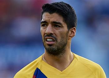 سواريز يسخر من شائعات إصابته بعد انضمامه لمنتخب أوروجواي