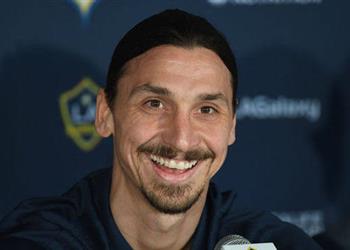 وداع كوميدي زلاتان إبراهيموفيتش لجماهير لوس أنجلوس جالاكسي عودوا لمتابعة البيسبول