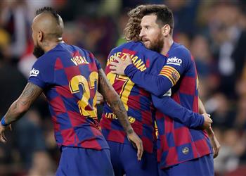 في 15 محورا بطولات يلخص موسم برشلونة مع فالفيردي