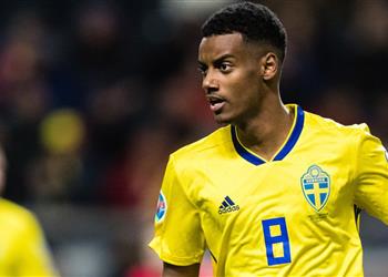 فيديو جماهير رومانيا تطلق هتافات عنصرية ضد لاعب السويد في تصفيات يورو 2020