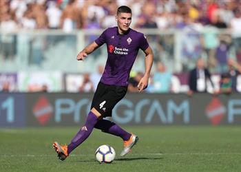 برشلونة يستهدف التعاقد مع مدافع فيورنتينا في ميركاتو الشتاء