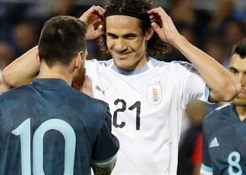 كافاني عن مشادته مع ميسي في مباراة الأرجنتين وأوروجواي أشياء طبيعية في كرة القدم