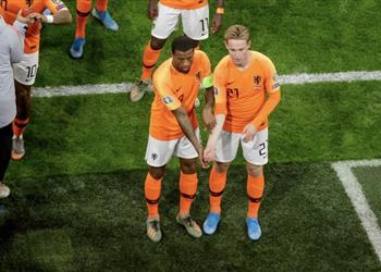 بالفيديو فينالدوم يستعين بنجم برشلونة لمحاربة عنصرية دن بوش