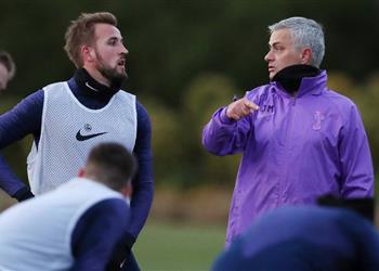 ديلي ميل تتوقع اللاعبين المستمرين والراحلين عن توتنهام بعد التعاقد مع مورينيو