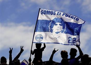 بالفيديو مارادونا يرضخ للتظاهرات يسعدني البقاء مدرب ا لجيمناسيا لابلاتا