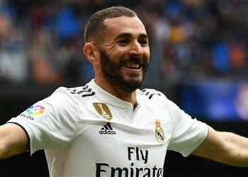 فيديو بنزيما يسجل هدف التعادل لـ ريال مدريد أمام ريال سوسيداد