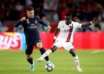 إدريسا جاي يتغنى بـ هازارد ويؤكد نسعى للفوز على ريال مدريد في سانتياجو بيرنابيو