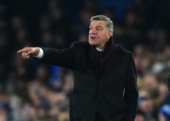 مدرب إنجلترا السابق ساخر ا لو كان اسمي ألارداسيو لدربت مانشستر يونايتد