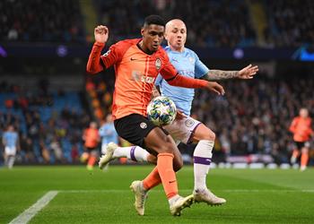 مدافع مانشستر سيتي عانينا من ليلة صعبة أمام شاختار والأهم صدارة المجموعة