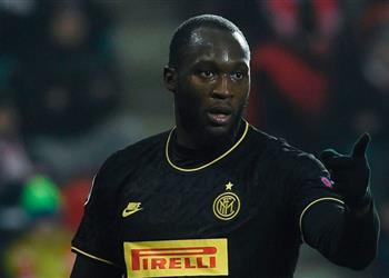 لوكاكو يطالب بتدخل يويفا لإيقاف الهتافات العنصرية