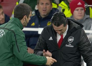 جماهير آرسنال تطالب بإقالة إيمري بعد الهزيمة من فرانكفورت