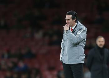 شاهد رد فعل جماهير آرسنال على إقالة إيمري والسخرية من برشلونة حاضرة