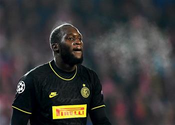 بعد اتهامهم بالعنصرية سلافيا براج يطالب لوكاكو بالاعتذار لجماهيره