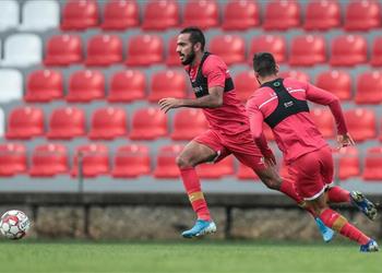 بسبب توقيعه لـ الاهلي صحيفة برتغالية أفيس يوقع عقوبة ضد كهربا ويدرس شكواه للفيفا