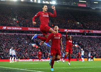 بالفيديو بمشاركة محمد صلاح ليفربول يستغل تعثر مانشستر سيتي بفوز عسير بعشرة لاعبين أمام برايتون