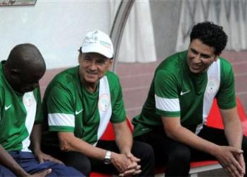 مدرب نيجيريا لـ بطولات منافس بيراميدز في الكونفدرالية قليل الخبرة والأزمة في الملعب والطقس