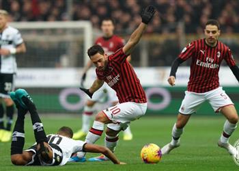 ميلان يهرب من مصيدة بارما بهدف قاتل في الدوري الإيطالي