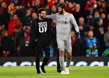 أليسون يكشف وجه الاختلاف بين صلاح روما و مو ليفربول