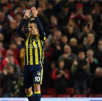 بالفيديو والصور جماهير مانشستر يونايتد تحتفل بهدف فان بيرسي في مرمى دي خيا وفيرجسون يصفق له