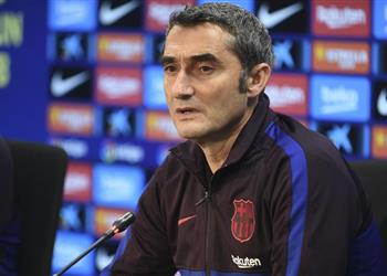 فالفيردي يكشف مصير بيكيه وث نائي برشلونة من مباراة ريال مايوركا ويرد على الانتقادات