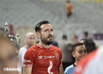 الأهلي يجهز علي معلول لمباراة وادي دجلة في الدوري