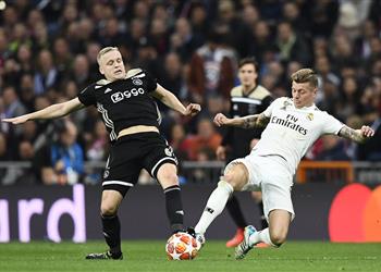 نجم أياكس يراوغ بشأن التوقيع لـ ريال مدريد