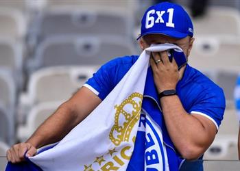 بعدما لعب له رونالدو وديدا هبوط كروزيرو البرازيلي للدرجة الثانية لأول مرة في تاريخه وتهديدات بقتل رئيس النادي